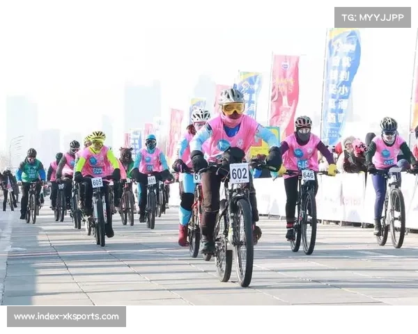 吉尔吉斯斯坦伊塞克湖举办中亚首届冬季铁人三项赛涵盖冰泳与雪地骑行挑战 吉尔吉斯斯坦伊塞克湖举办中亚首届冬季铁人三项赛涵盖冰泳与雪地骑行挑战